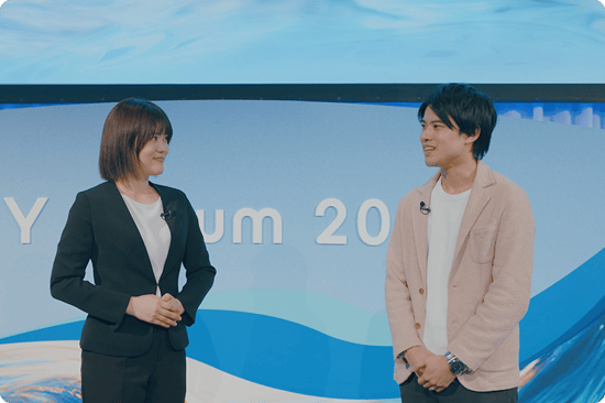 COMPANY Forum2024 講演会場でMCが森井様にインタビューする様子