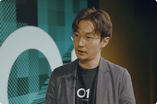 zeroONE 2024 塚本様がインタビューに答える様子