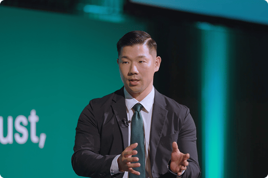 primeNumber DATA SUMMIT 2025 ブライアン様が話している様子